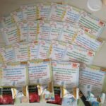 Фото розробки: Листівки з привітанням та побажанням з Днем вчителя з місцем для чаю та цукерки. Для вчителів різних предметів.