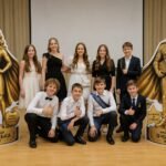 Фото розробки: Фотозона до Дня Вчителя 👩‍🏫 Ростові фігури Вчитель та Вчителька 👨‍🏫