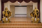 Фотозона до Дня Вчителя 👩‍🏫 Ростові фігури Вчитель та Вчителька 👨‍🏫